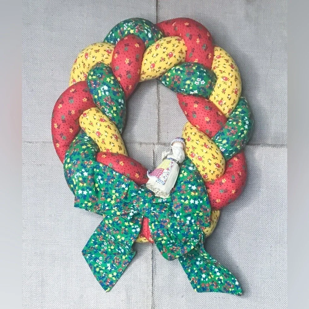 Vintage Handmade Fabric Wreath Quilted Braided Floral Corn Husk Doll Farm Core